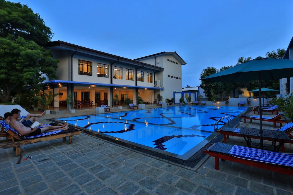 The Blue Wave Hotel Arugam Kudah Eksteriør bilde