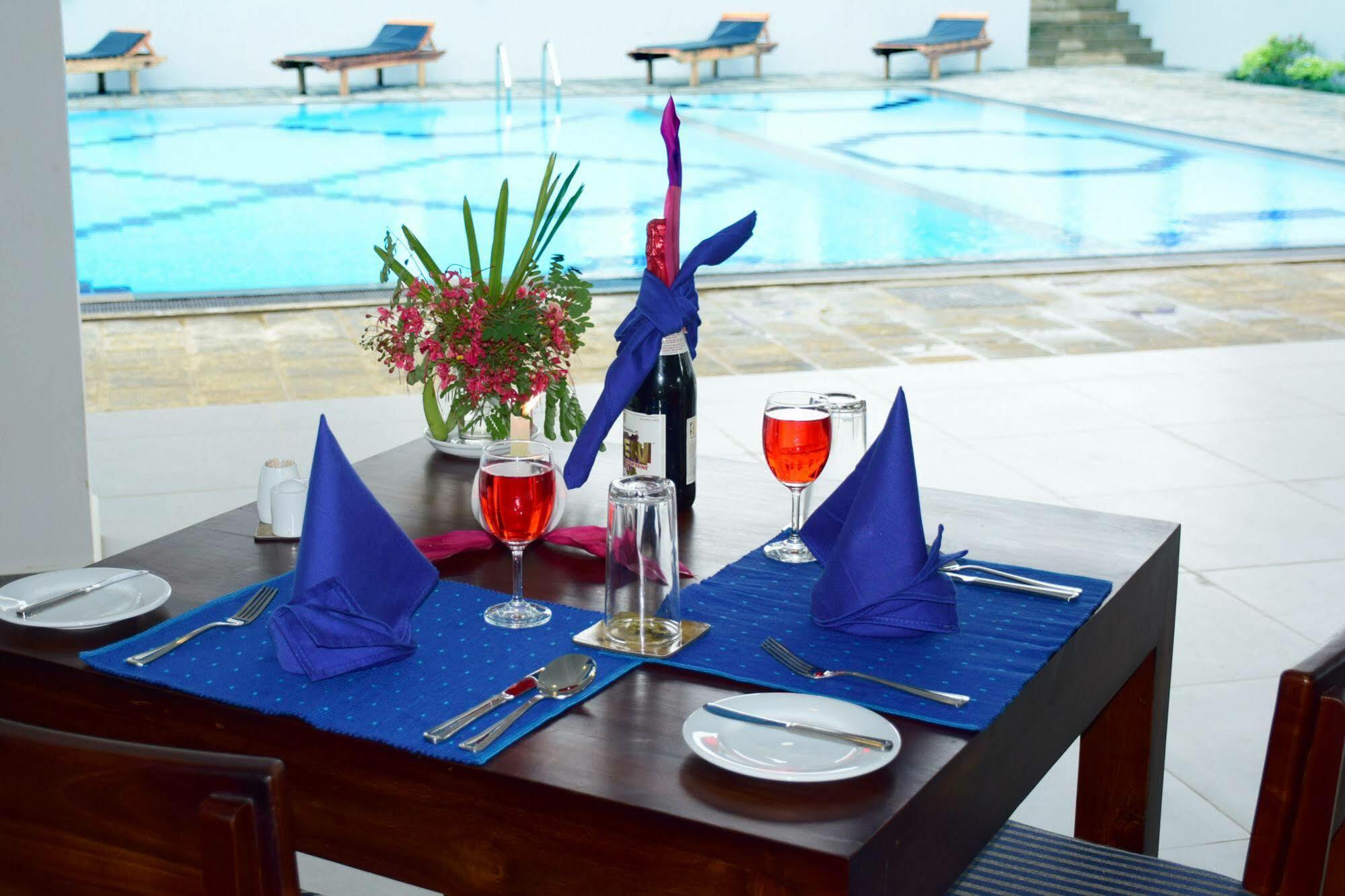 The Blue Wave Hotel Arugam Kudah Eksteriør bilde